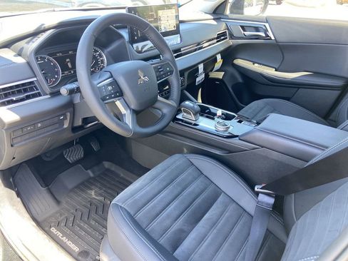 New 2026 Mitsubishi Outlander SE FWD image 6
