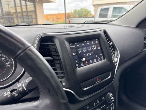 Used 2019 Jeep Cherokee Latitude Plus w/ Comfort/Convenience Group AWD/4WD image 7
