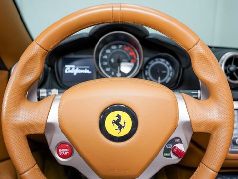 Used 2010 Ferrari California RWD image 43