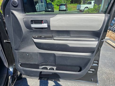 Used 2018 Toyota Tundra Limited w/ Limited Premium Package AWD/4WD image 18