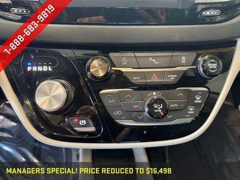 Used 2019 Chrysler Pacifica Touring-L FWD image 4