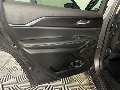Used 2023 Jeep Grand Cherokee L Laredo RWD image 19
