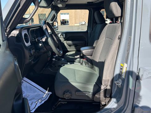 Used 2024 Jeep Wrangler Unlimited AWD/4WD image 12