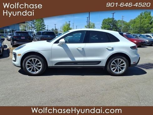 Used 2025 Porsche Macan AWD/4WD image 2