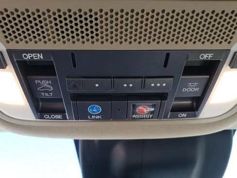 Used 2017 Acura MDX w/ Technology Package AWD/4WD image 32