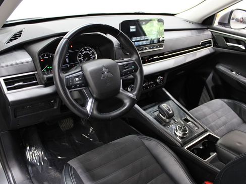 Used 2022 Mitsubishi Outlander SE image 24