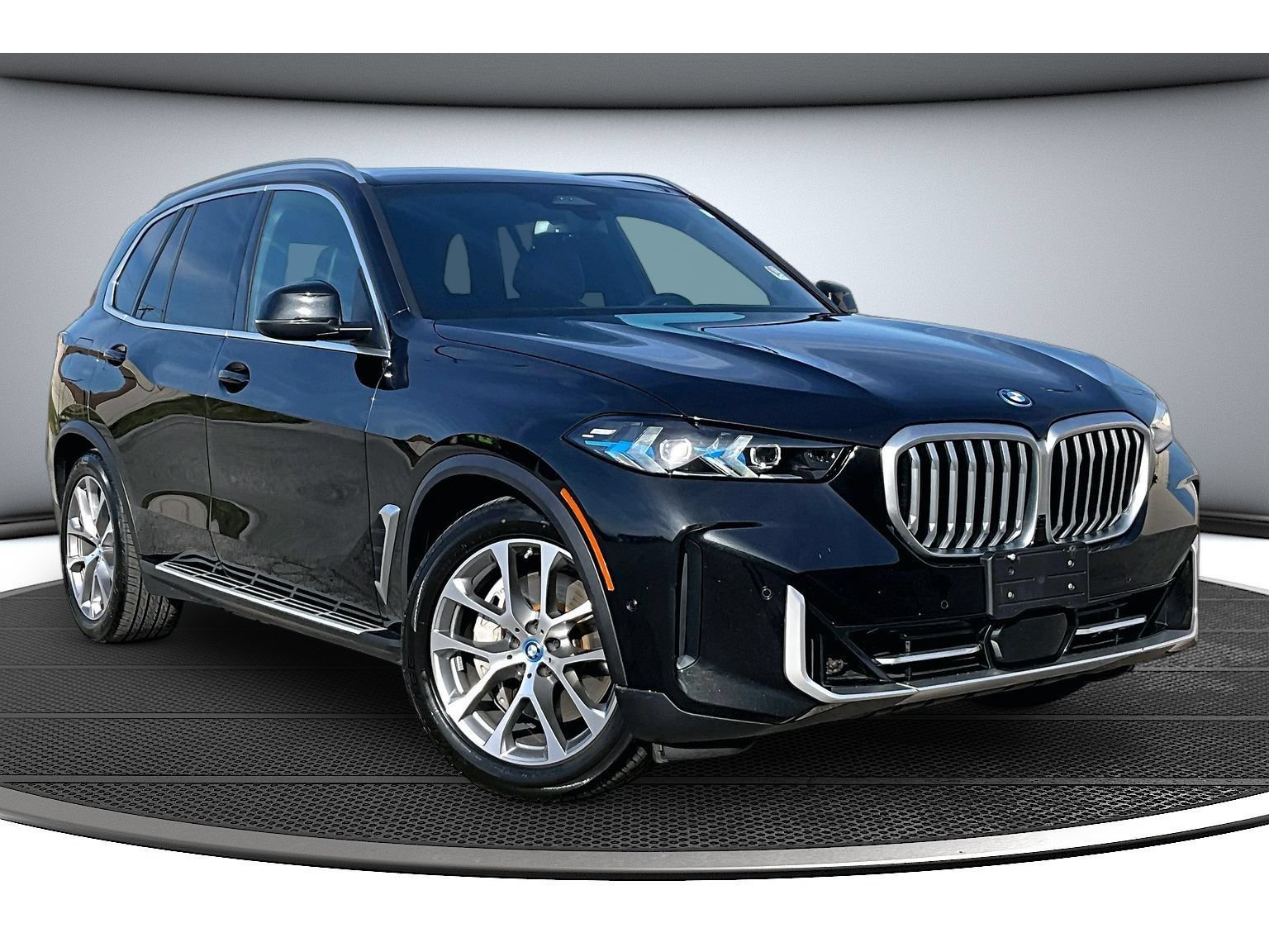 Used 2025 BMW X5 xDrive50e AWD/4WD image 2