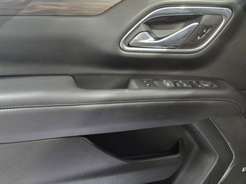 Used 2023 Chevrolet Suburban LT w/ Luxury Package image 15