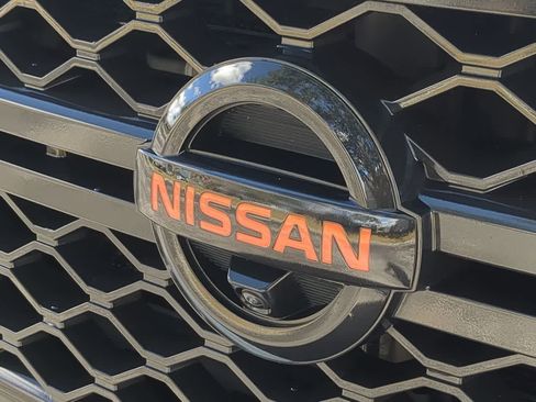 Used 2020 Nissan Titan PRO-4X w/ Pro-4x Convenience Package image 12