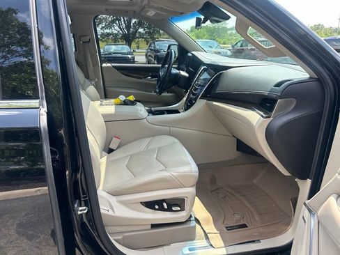 Used 2020 Cadillac Escalade Luxury AWD/4WD image 27