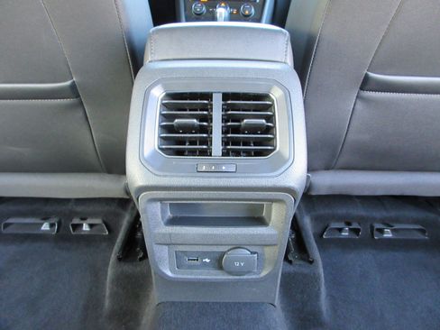 Used 2018 Volkswagen Tiguan SE w/ Panoramic Sunroof Package image 22