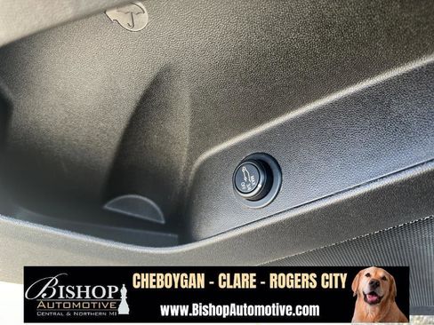 Used 2024 Chevrolet Equinox LT image 31