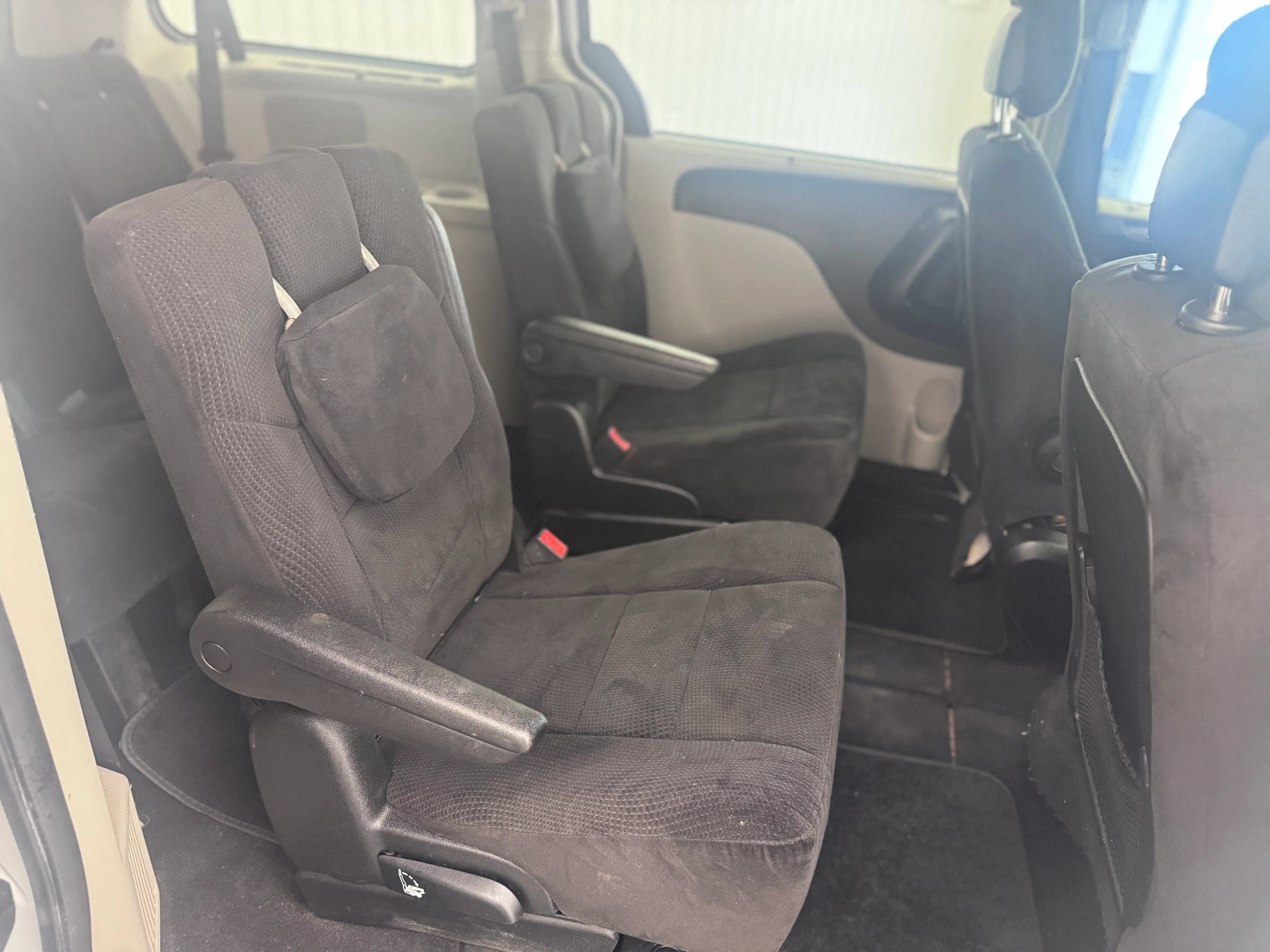 Used 2013 Dodge Grand Caravan SXT w/ UConnect Hands-Free Group FWD image 11