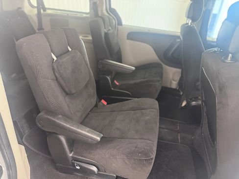 Used 2013 Dodge Grand Caravan SXT w/ UConnect Hands-Free Group image 11
