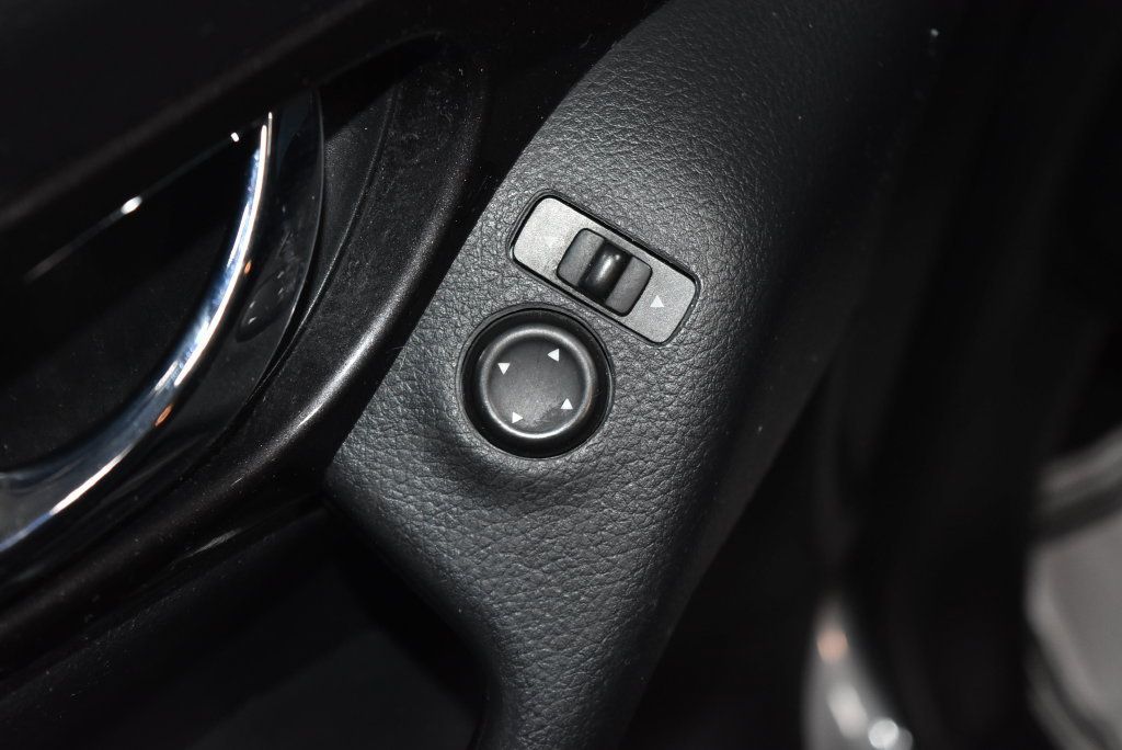 Used 2019 Nissan Rogue SV FWD image 5