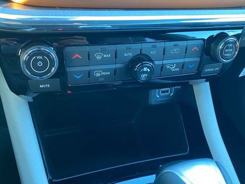 New 2024 Jeep Compass Limited w/ Elite Group image 25