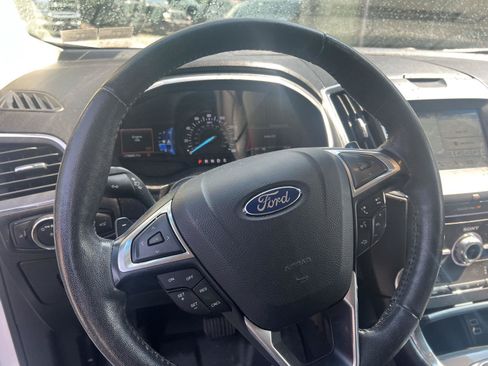 Used 2017 Ford Edge Titanium w/ Equipment Group 301A AWD/4WD image 11
