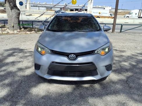 Used 2016 Toyota Corolla LE FWD image 2
