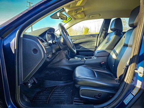 Used 2016 Chrysler 300 Limited image 12