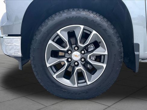 Used 2023 Chevrolet Silverado 1500 LT AWD/4WD image 11