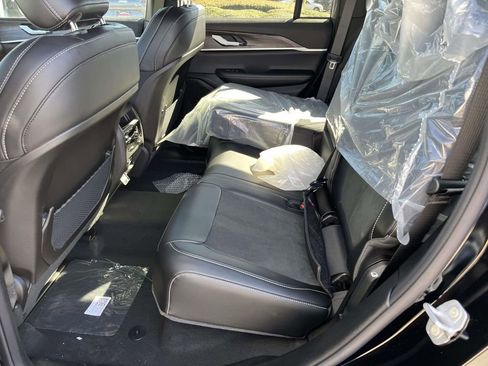 New 2026 Jeep Grand Cherokee Altitude image 11