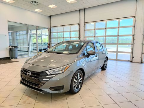 New 2025 Nissan Versa SV w/ Trunk Package FWD image 7