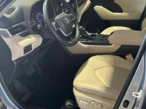 Used 2023 Toyota Highlander XLE image 5