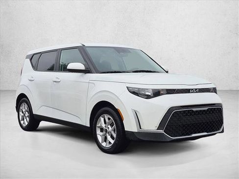 Used 2024 Kia Soul LX w/ Option Group 015 FWD image 3