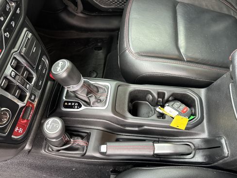 Used 2019 Jeep Wrangler Unlimited Rubicon image 38