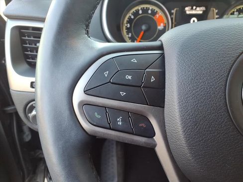 Used 2019 Jeep Cherokee Latitude Plus w/ Comfort/Convenience Group image 18