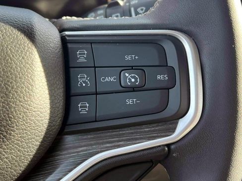 Certified 2024 Jeep Wagoneer Series III image 22