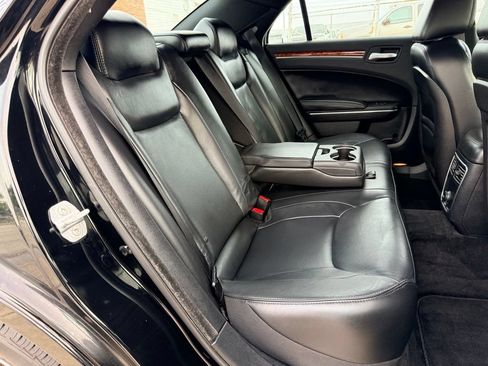 Used 2014 Chrysler 300 AWD w/ Driver Convenience Group image 22