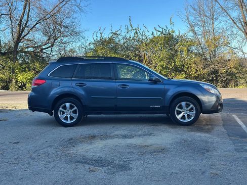 Used 2013 Subaru Outback 3.6R Limited w/ Moonroof Pkg image 4