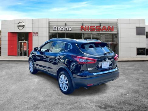 Used 2022 Nissan Rogue Sport SV w/ Technology Package image 5