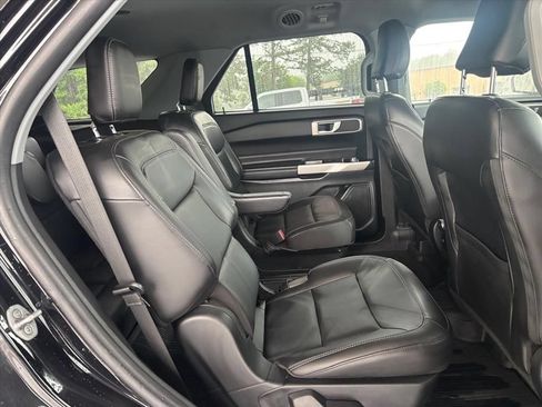 Used 2022 Ford Explorer XLT w/ Equipment Group 202A AWD/4WD image 12