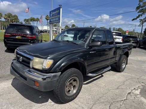 Used 2000 Toyota Tacoma PreRunner RWD image 1