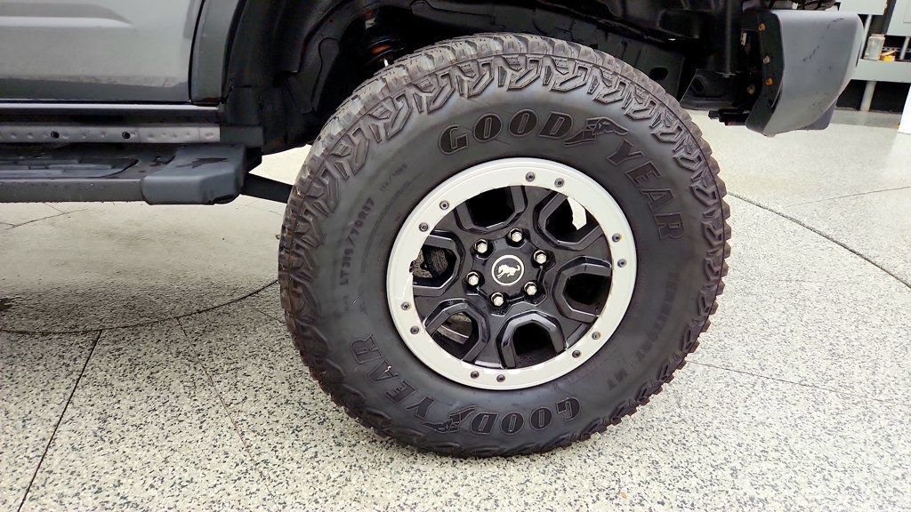 Used 2023 Ford Bronco Outer Banks w/ Sasquatch Package AWD/4WD image 9