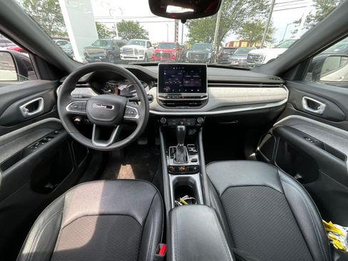 Used 2024 Jeep Compass Latitude AWD/4WD image 7