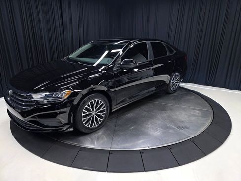 Used 2019 Volkswagen Jetta SE w/ Cold Weather Package FWD image 7