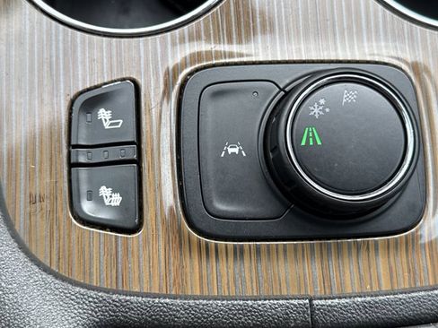 Used 2021 GMC Acadia SLE w/ Driver Convenience Package image 22