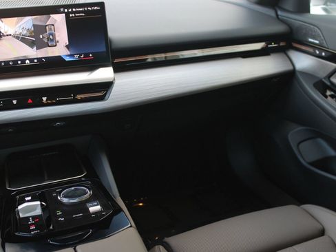 Used 2026 BMW 530i w/ Premium Package RWD image 29