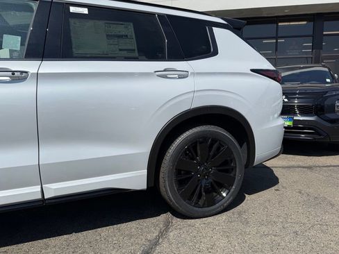 New 2026 Mitsubishi Outlander SEL Black Edition FWD image 6