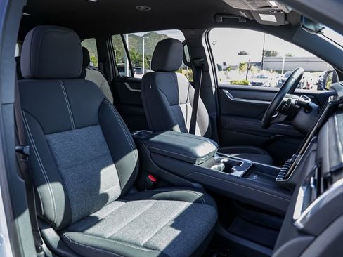 Used 2025 GMC Acadia Elevation image 19