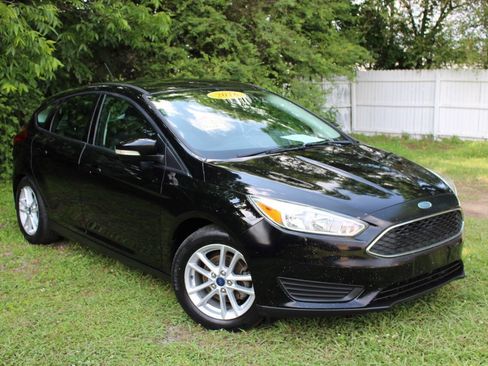 Used 2016 Ford Focus SE image 3