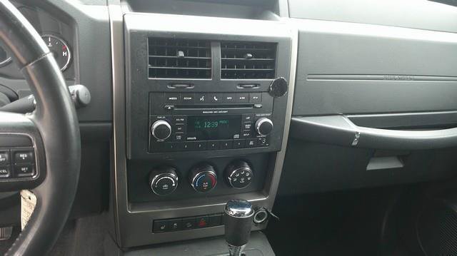 Used 2012 Jeep Liberty Sport AWD/4WD image 7
