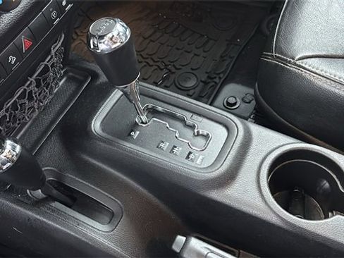 Used 2014 Jeep Wrangler Unlimited Sahara w/ Connectivity Group image 18