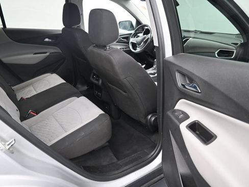 Used 2018 Chevrolet Equinox LT w/ Sun & Infotainment Package FWD image 12