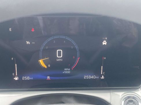 Used 2025 Chevrolet Trax LT FWD image 25