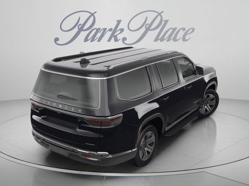 Used 2023 Jeep Wagoneer Series II AWD/4WD image 5
