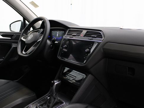 Used 2022 Volkswagen Tiguan SE image 33